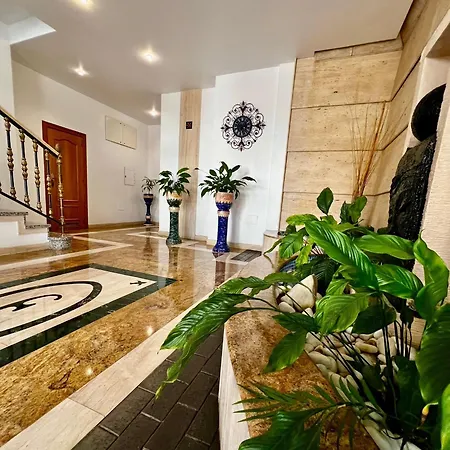 2 Bedroom In Puerto Marina Apartmán